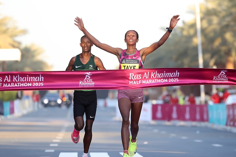Ejgayehu Taye crossing the finish line to win the 2025 Ras Al Khaimah Half Marathon