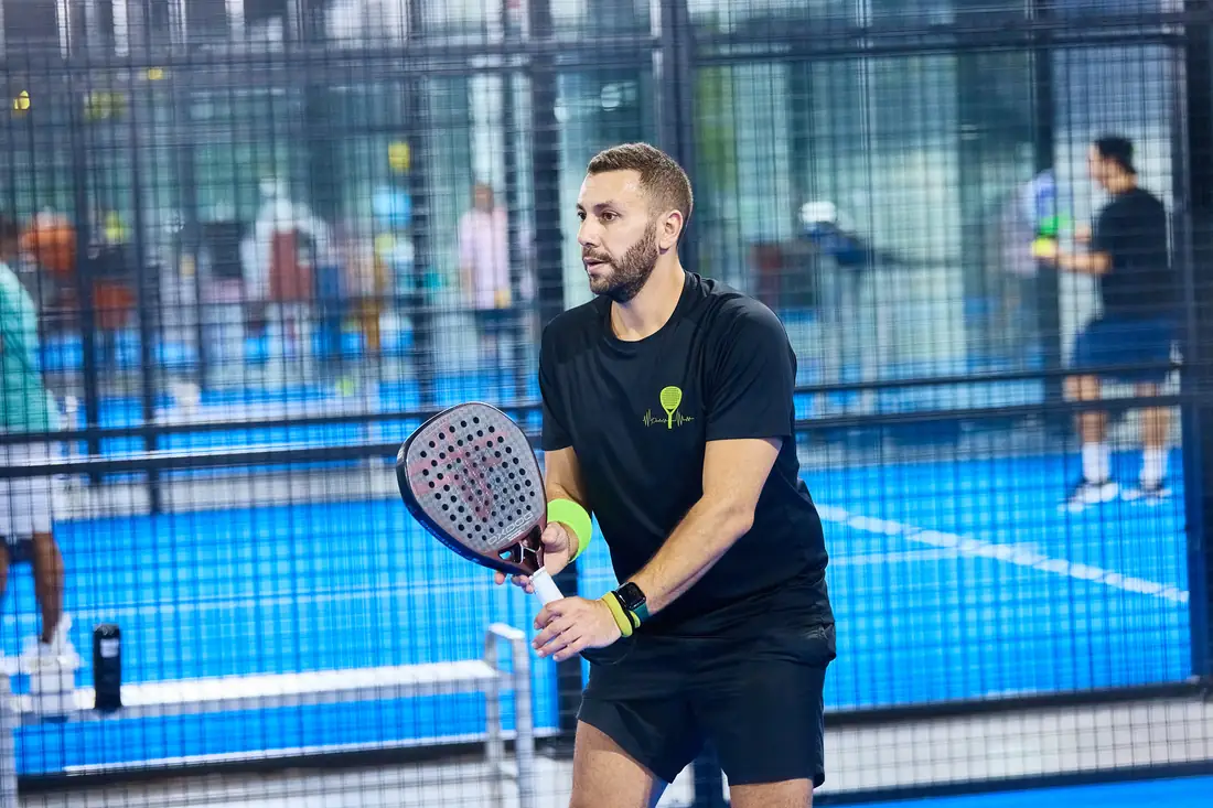Court banners at Padel Art
